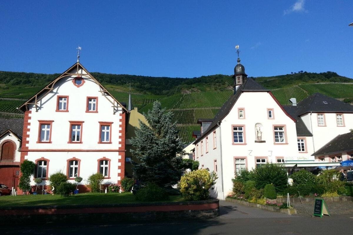 Weinhaus Hotel Zum Josefshof Graach Exterior photo